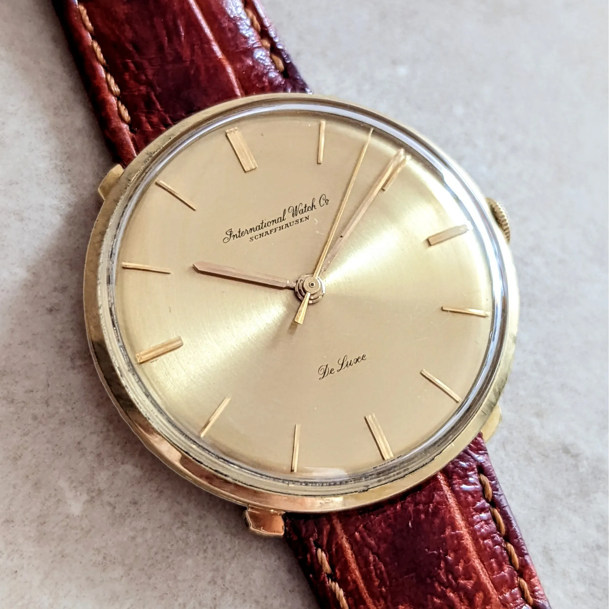 18K Solid Gold IWC De Luxe Wristwatch Swiss Made Cal. 401