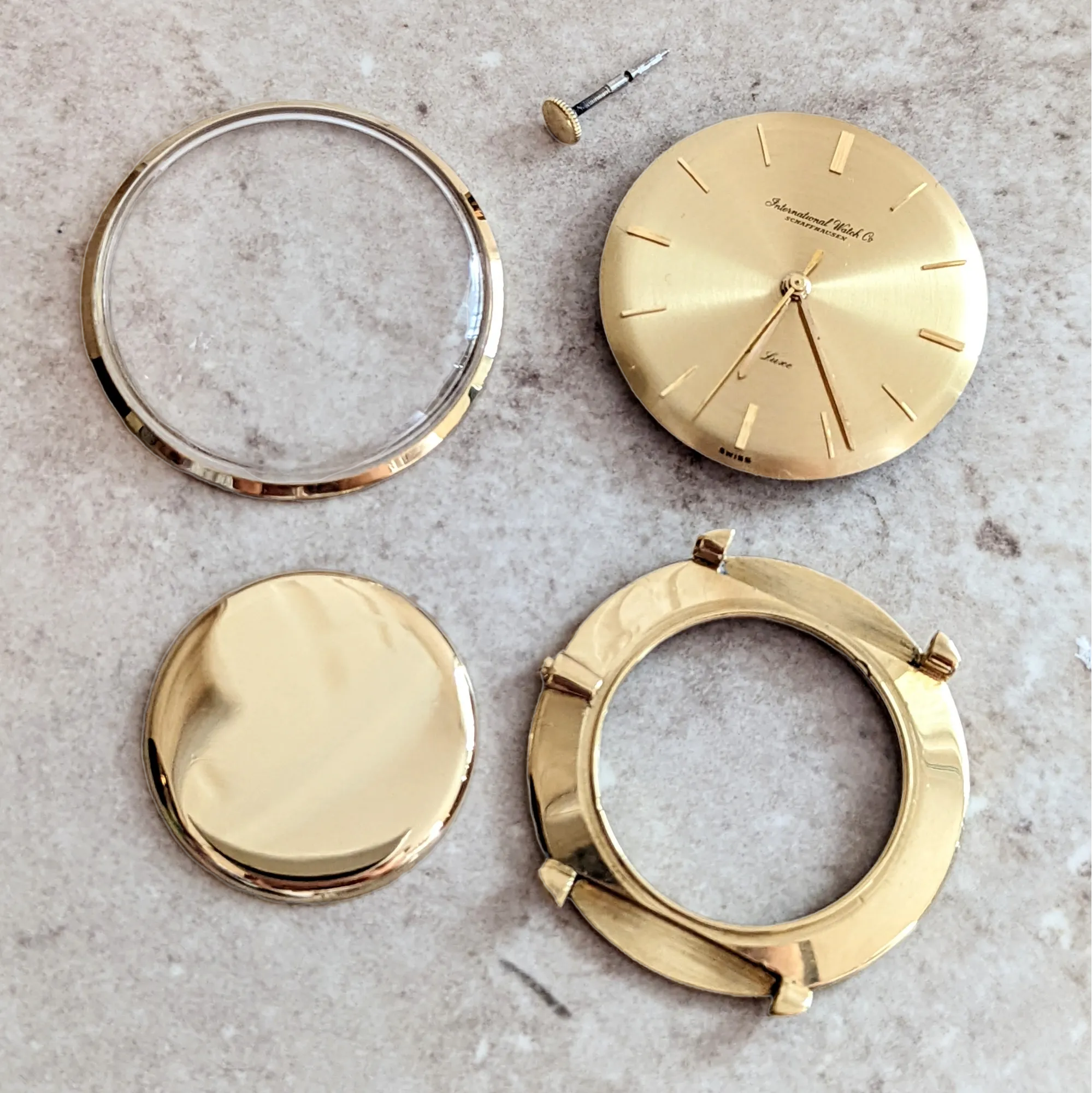 18K Solid Gold IWC De Luxe Wristwatch Swiss Made Cal. 401