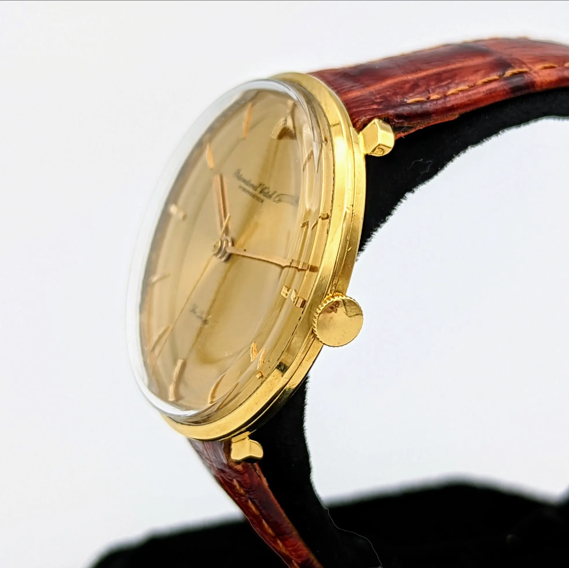 18K Solid Gold IWC De Luxe Wristwatch Swiss Made Cal. 401