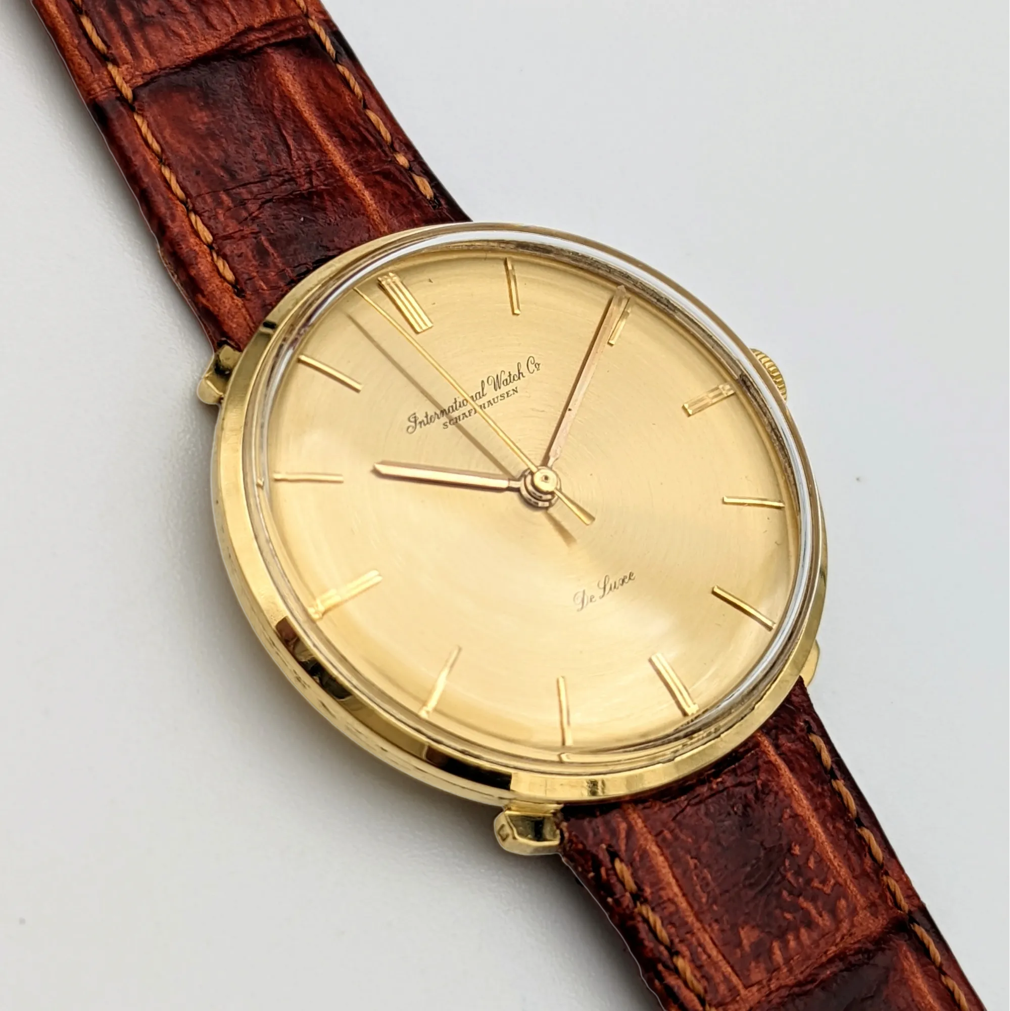 18K Solid Gold IWC De Luxe Wristwatch Swiss Made Cal. 401