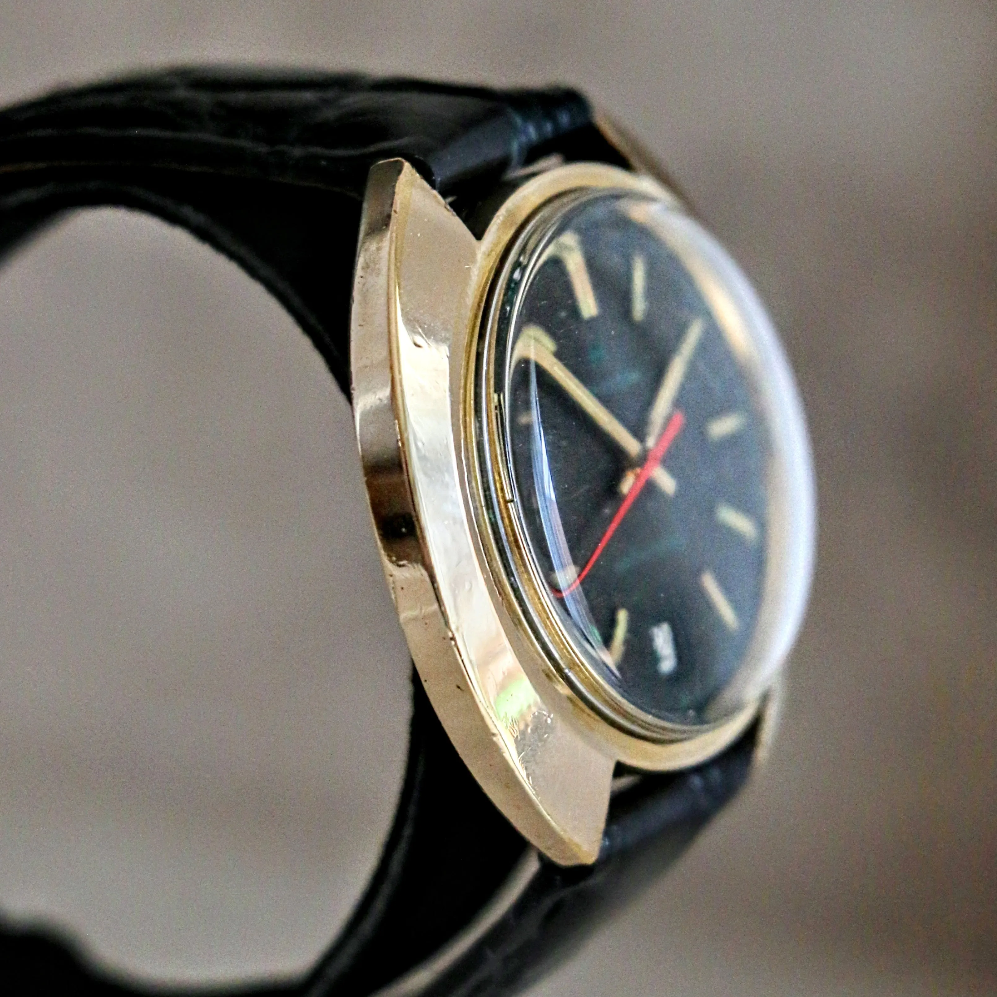 1960s HAMILTON Dateline Automatic Watch - Rare and Collectible Timepiece