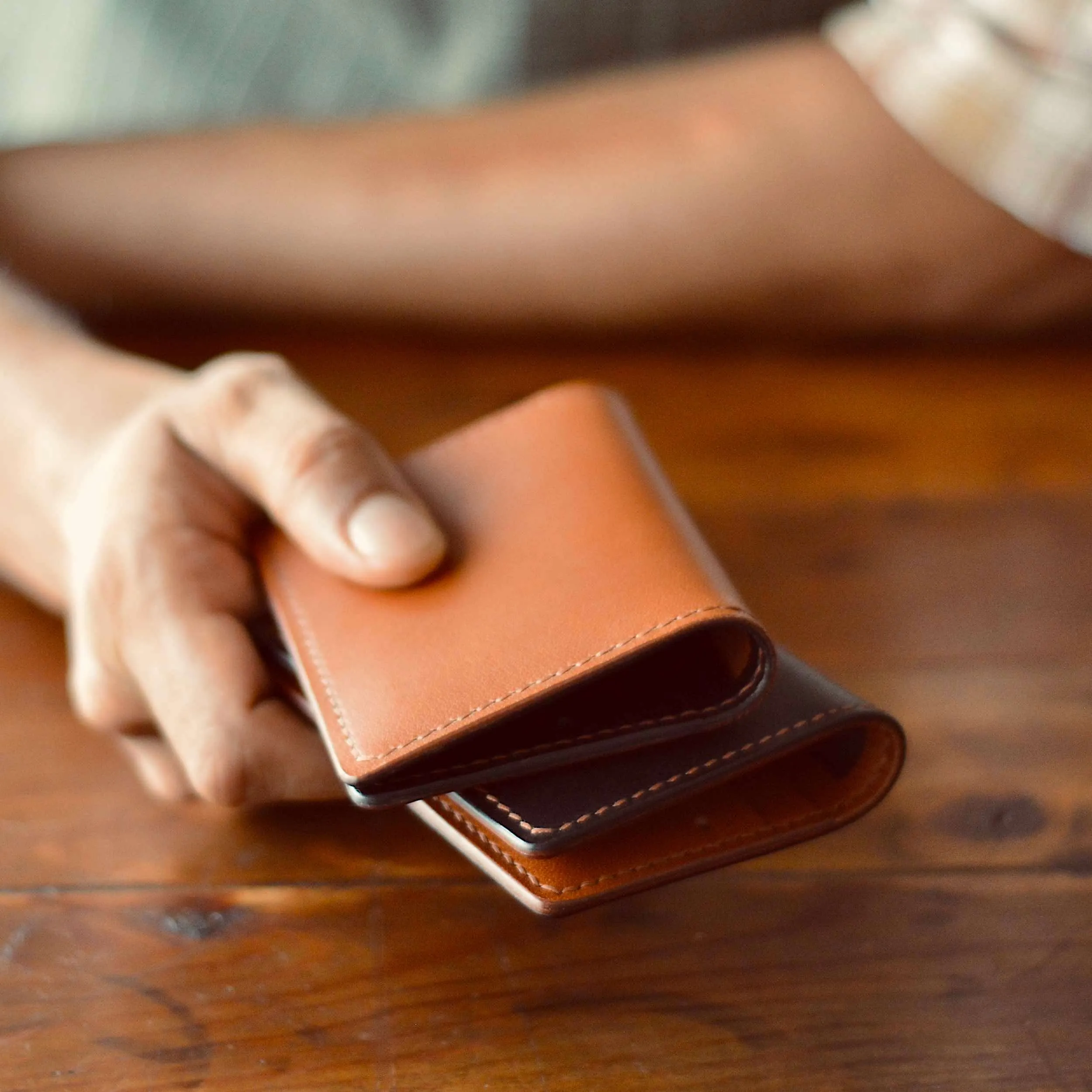 Minimal Bifold No. 1 - Dual Tone